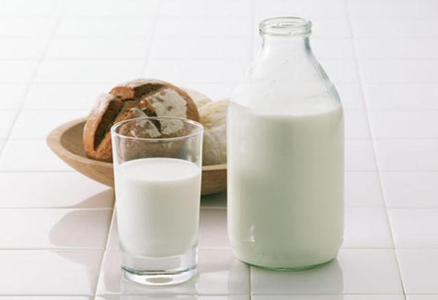 一岁宝宝可以喝大人的纯牛奶吗 2013柳州市娄易馨日常科普