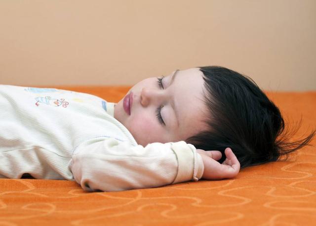  宝宝睡4小时正常吗？ 